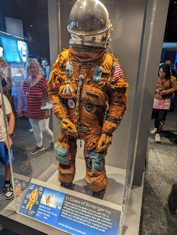 Как вы поняли из предыдущей фотки, мы в Хьюстоне, дорога из Остина до музея заняла 3 часа на авто.Сходили в Space center Houston, сделал чуть фоточек, хотя бы раз посетить стоит, послушали выступление реального астронавта о его пути и полете, с фотками, видео и вопросами в конце.Как вы поняли из предыдущей фотки, мы в Хьюстоне, дорога из Остина до музея заняла 3 часа на авто.Сходили в Space center Houston, сделал чуть фоточек, хотя бы раз посетить стоит, послушали выступление реального астронавта о его пути и полете, с фотками, видео и вопросами в конце.