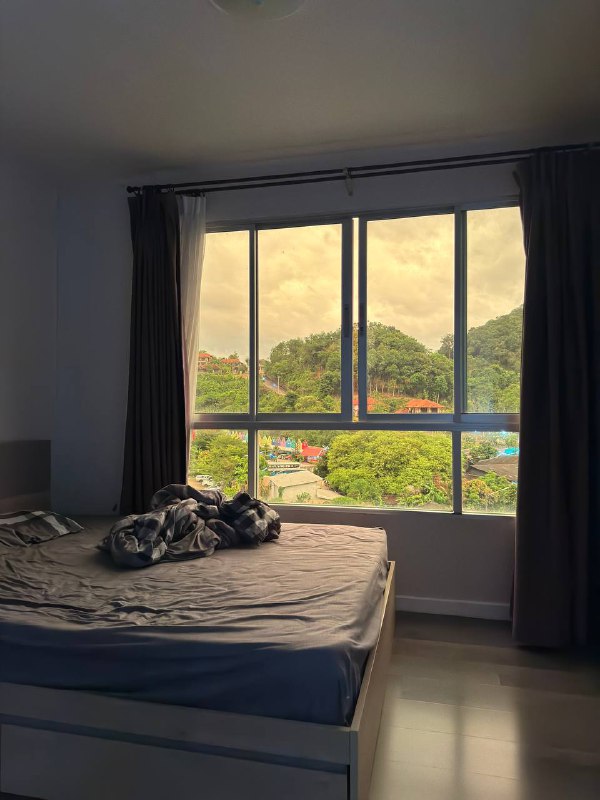 Осторожно, длиннопост, который не поместился в одно сообщение, простите за это.Над пхукетом все чаще опускаются тучи, ведь начинается сезон дождей, которыми так любят пугать туристов, хотя по факту дождь уходит так же быстро как и приходит, на моей памяти в этом году, самый продолжительный дождь шел 2 часа, но это большая редкость, хоть и чаще они стали появляться, но довольно на непродолжительное время. А для меня это наоборот радость, во первых по причине свежести, что опускается вместе с  дождем, хоть и ненадолго, во вторых я люблю его с детства, так уж получилось, что в детстве мы с братом и папой постоянно что-то делали по хозяйству на участке, то заливали бетон, то что-то строили, банально траву косили, в общем дела на каждый день находились, и если начинался дождь, то для меня это была как манна небесная и знаменование, что можно будет отдохнуть от работы))Что по текущей жизни? За время пока я не писал, я успел побывать в Куала Лумпуре, обновить туристическую визу на 3 месяца, поэтому до середины июля я легально могу пребывать тут, а вот насчет дальнейших планов я не решил, на уме пока два варианта, либо получать студенческую визу на год и учить английский или тайский, либо поехать на 3 месяца во вьетнам и пожить пока там. Смущает вписываться на год и не быть свободным в передвижениях, но в тоже время очередной переезд не радует, потому что только наладил весь быт, но это думаю решаемый вопрос.Поздравьте нас, мы наконец доделали первый проект, и iOS и Android приложения готовы к релизу, доделываем тексты для сторов, документы и отправляем на проверку.Осторожно, длиннопост, который не поместился в одно сообщение, простите за это.Над пхукетом все чаще опускаются тучи, ведь начинается сезон дождей, которыми так любят пугать туристов, хотя по факту дождь уходит так же быстро как и приходит, на моей памяти в этом году, самый продолжительный дождь шел 2 часа, но это большая редкость, хоть и чаще они стали появляться, но довольно на непродолжительное время. А для меня это наоборот радость, во первых по причине свежести, что опускается вместе с  дождем, хоть и ненадолго, во вторых я люблю его с детства, так уж получилось, что в детстве мы с братом и папой постоянно что-то делали по хозяйству на участке, то заливали бетон, то что-то строили, банально траву косили, в общем дела на каждый день находились, и если начинался дождь, то для меня это была как манна небесная и знаменование, что можно будет отдохнуть от работы))Что по текущей жизни? За время пока я не писал, я успел побывать в Куала Лумпуре, обновить туристическую визу на 3 месяца, поэтому до середины июля я легально могу пребывать тут, а вот насчет дальнейших планов я не решил, на уме пока два варианта, либо получать студенческую визу на год и учить английский или тайский, либо поехать на 3 месяца во вьетнам и пожить пока там. Смущает вписываться на год и не быть свободным в передвижениях, но в тоже время очередной переезд не радует, потому что только наладил весь быт, но это думаю решаемый вопрос.Поздравьте нас, мы наконец доделали первый проект, и iOS и Android приложения готовы к релизу, доделываем тексты для сторов, документы и отправляем на проверку.