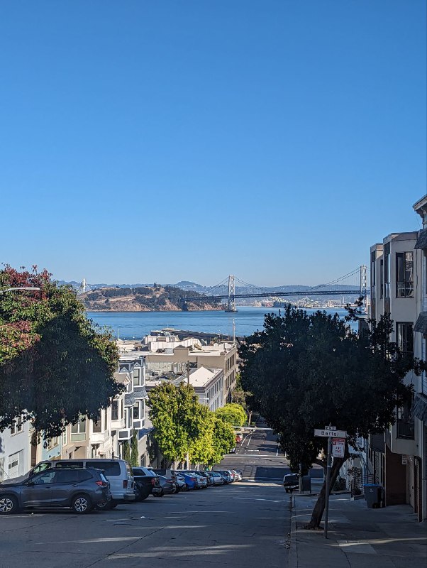 В общем первый день гуляний в процессе, уже масса впечатлений, город очень прикольный за счёт перепадов высот, но ходить конечно устаешь, но благо всегда можно остановиться и почилить в тени.Хоть у нас и тачка не неделю, по самому городу я решил передвигаться общественным транспортом и больше ходить, так дешевле и не паришься о парковках и более мобильный, уже опробовал автобус и метро, пока все цивильно, правда в метро накурено и сигаретами и травой.По поводу выбора, я после двух дней размышлений пока склоняюсь к варианту активной подготовки к собеседованиям, порешать leet code, вылизать резюме, потренироваться во всех аспектах, глобально ничего от этого не теряю, а приобрету лишь опыт, и это будет лучше если я все же найду новую работу и после пару месяцев, приму уже осознанное решение об уезде и взятие gap year, если все таки нужно будет. А так очень хочется посмотреть на процессы работы в больших компаниях, поэтому пока так ;)Ну в крайнем случае gap year устрою если ничего не успею найти за 3 месяца и уеду в чиповую страну.В общем первый день гуляний в процессе, уже масса впечатлений, город очень прикольный за счёт перепадов высот, но ходить конечно устаешь, но благо всегда можно остановиться и почилить в тени.Хоть у нас и тачка не неделю, по самому городу я решил передвигаться общественным транспортом и больше ходить, так дешевле и не паришься о парковках и более мобильный, уже опробовал автобус и метро, пока все цивильно, правда в метро накурено и сигаретами и травой.По поводу выбора, я после двух дней размышлений пока склоняюсь к варианту активной подготовки к собеседованиям, порешать leet code, вылизать резюме, потренироваться во всех аспектах, глобально ничего от этого не теряю, а приобрету лишь опыт, и это будет лучше если я все же найду новую работу и после пару месяцев, приму уже осознанное решение об уезде и взятие gap year, если все таки нужно будет. А так очень хочется посмотреть на процессы работы в больших компаниях, поэтому пока так ;)Ну в крайнем случае gap year устрою если ничего не успею найти за 3 месяца и уеду в чиповую страну.