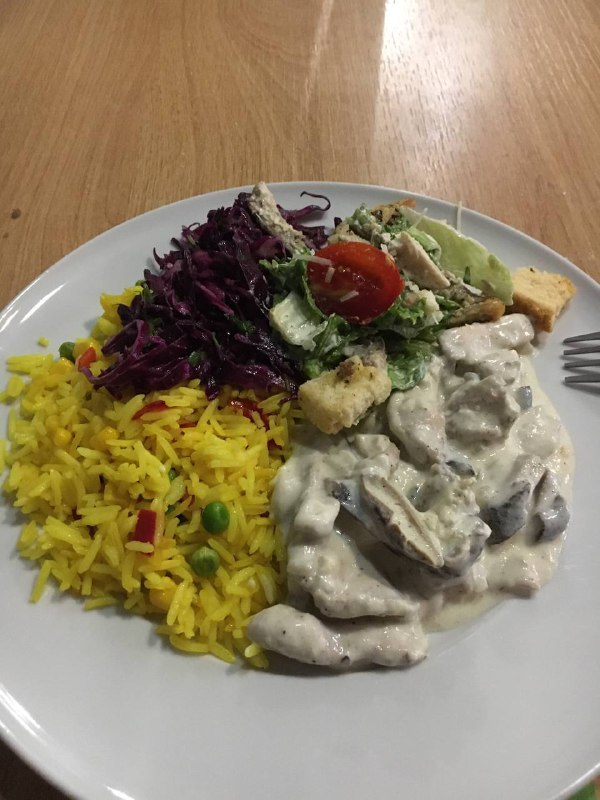 На улице жара, но чуть прогулялся, сходил в столовку, которую недавно открыл. Там выбираешь готовые блюда как в доброй столовой или Балканке. Такая тарелка вышла на 10 лари, 3.5$, 200 рублей. На выходных думаю норм погулять и пофоткать что-нибудь интересное.На улице жара, но чуть прогулялся, сходил в столовку, которую недавно открыл. Там выбираешь готовые блюда как в доброй столовой или Балканке. Такая тарелка вышла на 10 лари, 3.5$, 200 рублей. На выходных думаю норм погулять и пофоткать что-нибудь интересное.