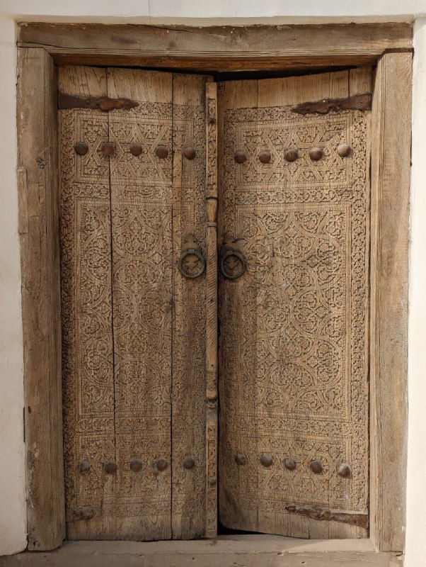 Мой Трип завершился и я в Ташкенте.Итог такой, все исторические места узбекистана в Самарканде, Бухаре и Хиве более менее одинаковые, поэтому скучно было их фотографировать, но есть небольшая подборка из Хивы. Можно посмотреть один раз,  мое мнение такое. Многие здания и стены построены просто из грязи, видно на фотках, ввиду отсутствия осадков почти круглый год, такой проход работает.Но по мере отъезда от столицы и направляясь в Ургенч, замечаешь как народ живёт все более более бедно. Но я познал там поистине широту человеческой души и гостеприимство местных, столько было застолий, за три дня сменили домов 6, и в каждом откармливали, как в последний путь, при том что живут ну очень бедно, в части домов даже туалет на улице.Мой Трип завершился и я в Ташкенте.Итог такой, все исторические места узбекистана в Самарканде, Бухаре и Хиве более менее одинаковые, поэтому скучно было их фотографировать, но есть небольшая подборка из Хивы. Можно посмотреть один раз,  мое мнение такое. Многие здания и стены построены просто из грязи, видно на фотках, ввиду отсутствия осадков почти круглый год, такой проход работает.Но по мере отъезда от столицы и направляясь в Ургенч, замечаешь как народ живёт все более более бедно. Но я познал там поистине широту человеческой души и гостеприимство местных, столько было застолий, за три дня сменили домов 6, и в каждом откармливали, как в последний путь, при том что живут ну очень бедно, в части домов даже туалет на улице.