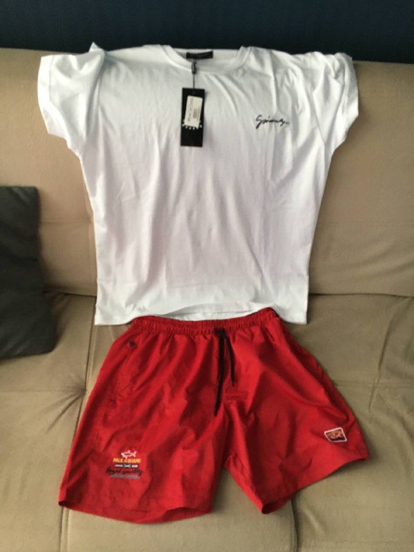 Так классно когда ты купил плавки, поплавал один день в море и тут накрыло. Но в такую погоду идеально заходит эта песня.