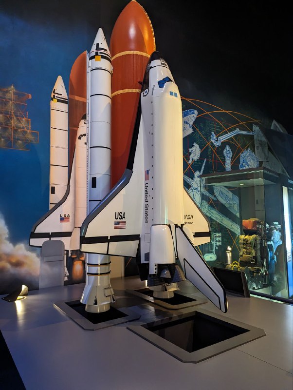 Как вы поняли из предыдущей фотки, мы в Хьюстоне, дорога из Остина до музея заняла 3 часа на авто.Сходили в Space center Houston, сделал чуть фоточек, хотя бы раз посетить стоит, послушали выступление реального астронавта о его пути и полете, с фотками, видео и вопросами в конце.Как вы поняли из предыдущей фотки, мы в Хьюстоне, дорога из Остина до музея заняла 3 часа на авто.Сходили в Space center Houston, сделал чуть фоточек, хотя бы раз посетить стоит, послушали выступление реального астронавта о его пути и полете, с фотками, видео и вопросами в конце.