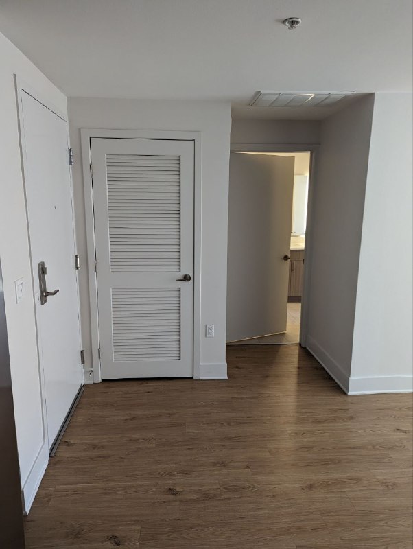 Всем привет, маленькие новости.SSN дошел, решился вопрос по квартире, забрал ключи  сегодня, жду матрас и кровать, решил купить новые только их, все остальное для обстановки квартиры планирую покупать через Фейсбук маркетплейс (Аля Авито), что-то там можно забрать вовсе бесплатно, так как тут люди часто переезжают и в конце аренды ты обязан вернуть квартиру в таком же пустом состоянии, как и брал, поэтому можно найти много хороших вещей, либо бесплатная либо брендовые вещи по цене Икеи и тд.Рад что тут газ, можно разгуляться при готовке.Пытался перевести максимально выгодно сюда деньги из грузинского банка, но вестерн Юнион застрял, поэтому возможно придется ехать в грузию, чтобы вернуть деньги, но посмотрим.Всем привет, маленькие новости.SSN дошел, решился вопрос по квартире, забрал ключи  сегодня, жду матрас и кровать, решил купить новые только их, все остальное для обстановки квартиры планирую покупать через Фейсбук маркетплейс (Аля Авито), что-то там можно забрать вовсе бесплатно, так как тут люди часто переезжают и в конце аренды ты обязан вернуть квартиру в таком же пустом состоянии, как и брал, поэтому можно найти много хороших вещей, либо бесплатная либо брендовые вещи по цене Икеи и тд.Рад что тут газ, можно разгуляться при готовке.Пытался перевести максимально выгодно сюда деньги из грузинского банка, но вестерн Юнион застрял, поэтому возможно придется ехать в грузию, чтобы вернуть деньги, но посмотрим.