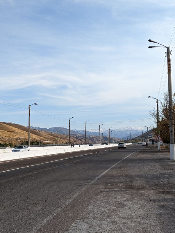 Приехали в Амирсой, нам повезло с погодой, сегодня было очень тепло и безветренно.Это новый горнолыжный курорт, который построили пару лет назад, если буду в Ташкенте зимой обязательно приеду покататься.Ну горы это горы, хороши как всегда.Приехали в Амирсой, нам повезло с погодой, сегодня было очень тепло и безветренно.Это новый горнолыжный курорт, который построили пару лет назад, если буду в Ташкенте зимой обязательно приеду покататься.Ну горы это горы, хороши как всегда.