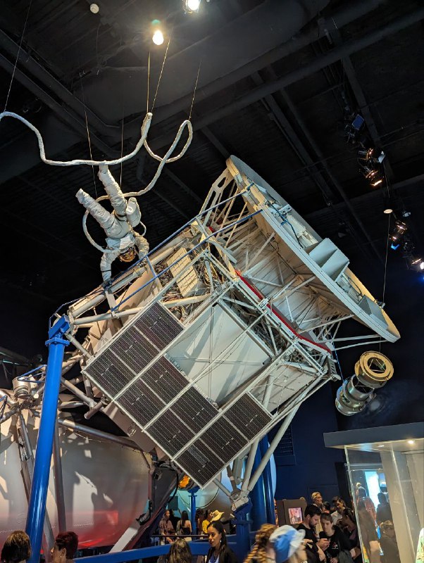 Как вы поняли из предыдущей фотки, мы в Хьюстоне, дорога из Остина до музея заняла 3 часа на авто.Сходили в Space center Houston, сделал чуть фоточек, хотя бы раз посетить стоит, послушали выступление реального астронавта о его пути и полете, с фотками, видео и вопросами в конце.Как вы поняли из предыдущей фотки, мы в Хьюстоне, дорога из Остина до музея заняла 3 часа на авто.Сходили в Space center Houston, сделал чуть фоточек, хотя бы раз посетить стоит, послушали выступление реального астронавта о его пути и полете, с фотками, видео и вопросами в конце.