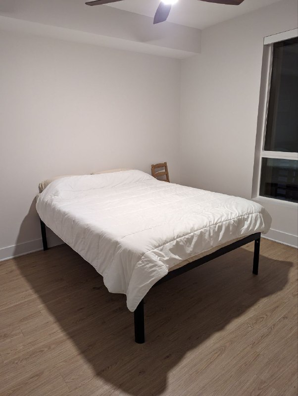 Всем привет, у меня значит следующие новости:Купил базовую мебель, спустя неделю могу есть сидя за столом, что не может не радовать, так же рабочее место организовал, снова становится удобно. Стульев всего 4, просто они в разных комнатах. Было все заказано в Икее, чтобы проще.Ну и кровать и матрас были приобретены в первую очередь на Амазоне.Ну и внимательный читатель заметил стратегический запас гречки, в обычном магазине не нашел, заказал с амазона, упаковку из 9 пакетов по 800гр, стоили в итоге по 5$ за пакет. По обратному адресу увидел что отправили из Нью Йорке, наверняка с Брайтона)А в остальном все нормально, работаю, осваиваюсь, постоянно думаю о планах и какие дальше ставить цели, иначе как-то все становится бессмысленным.Сегодня вечером ходил на стейки к коллеге англоязычному, он переехал сюда на пару месяцев, очень я был удивлен что я был в состоянии начинать диалог, поддерживать, отвечать, неграмотно конечно, сам факт отсутствия барьера очень радует, английский по прежнему в приоритете!Всем привет, у меня значит следующие новости:Купил базовую мебель, спустя неделю могу есть сидя за столом, что не может не радовать, так же рабочее место организовал, снова становится удобно. Стульев всего 4, просто они в разных комнатах. Было все заказано в Икее, чтобы проще.Ну и кровать и матрас были приобретены в первую очередь на Амазоне.Ну и внимательный читатель заметил стратегический запас гречки, в обычном магазине не нашел, заказал с амазона, упаковку из 9 пакетов по 800гр, стоили в итоге по 5$ за пакет. По обратному адресу увидел что отправили из Нью Йорке, наверняка с Брайтона)А в остальном все нормально, работаю, осваиваюсь, постоянно думаю о планах и какие дальше ставить цели, иначе как-то все становится бессмысленным.Сегодня вечером ходил на стейки к коллеге англоязычному, он переехал сюда на пару месяцев, очень я был удивлен что я был в состоянии начинать диалог, поддерживать, отвечать, неграмотно конечно, сам факт отсутствия барьера очень радует, английский по прежнему в приоритете!