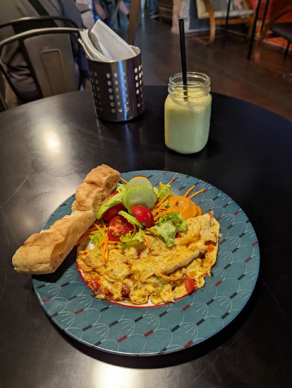 Простите за спам, в качестве извинений вот вам моя рекомендация для Батуми, лучшая кафешка для завтраков и не только, если устали от грузинской кухни ;)Freeduchio