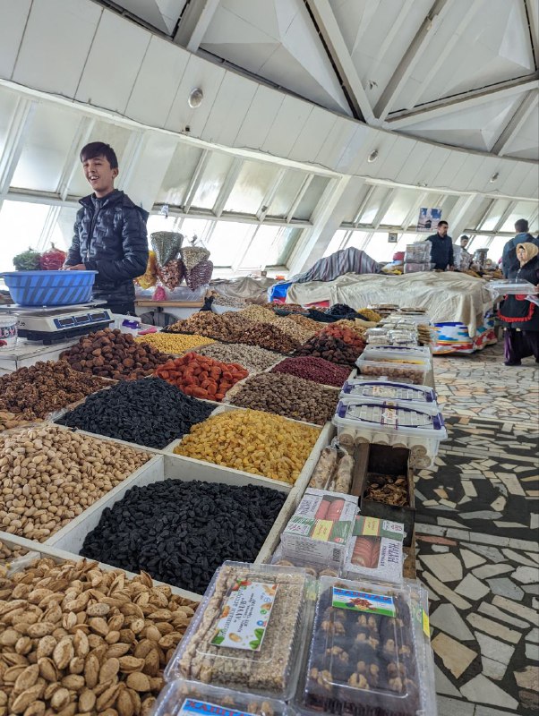 Всем добрый день)Сегодня наш репортаж мы вещаем с рынка Чорсу в Ташкенте, огромный выбор специй, орехов, готовой еды, мяса, молочки, овощей, фруктов, да и любых продуктов, а на улице так же расположен вещевой рынок.Тут ощущаешь атмосферу настоящего базара, где ты можешь торговаться у каждого развала, тебе дадут на пробу все что захочешь и то о чем даже не мог подумать, но после пробы ты захочешь это купить.В целом оставляет приятное впечатление.Всем добрый день)Сегодня наш репортаж мы вещаем с рынка Чорсу в Ташкенте, огромный выбор специй, орехов, готовой еды, мяса, молочки, овощей, фруктов, да и любых продуктов, а на улице так же расположен вещевой рынок.Тут ощущаешь атмосферу настоящего базара, где ты можешь торговаться у каждого развала, тебе дадут на пробу все что захочешь и то о чем даже не мог подумать, но после пробы ты захочешь это купить.В целом оставляет приятное впечатление.