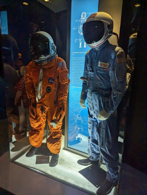 Как вы поняли из предыдущей фотки, мы в Хьюстоне, дорога из Остина до музея заняла 3 часа на авто.Сходили в Space center Houston, сделал чуть фоточек, хотя бы раз посетить стоит, послушали выступление реального астронавта о его пути и полете, с фотками, видео и вопросами в конце.Как вы поняли из предыдущей фотки, мы в Хьюстоне, дорога из Остина до музея заняла 3 часа на авто.Сходили в Space center Houston, сделал чуть фоточек, хотя бы раз посетить стоит, послушали выступление реального астронавта о его пути и полете, с фотками, видео и вопросами в конце.