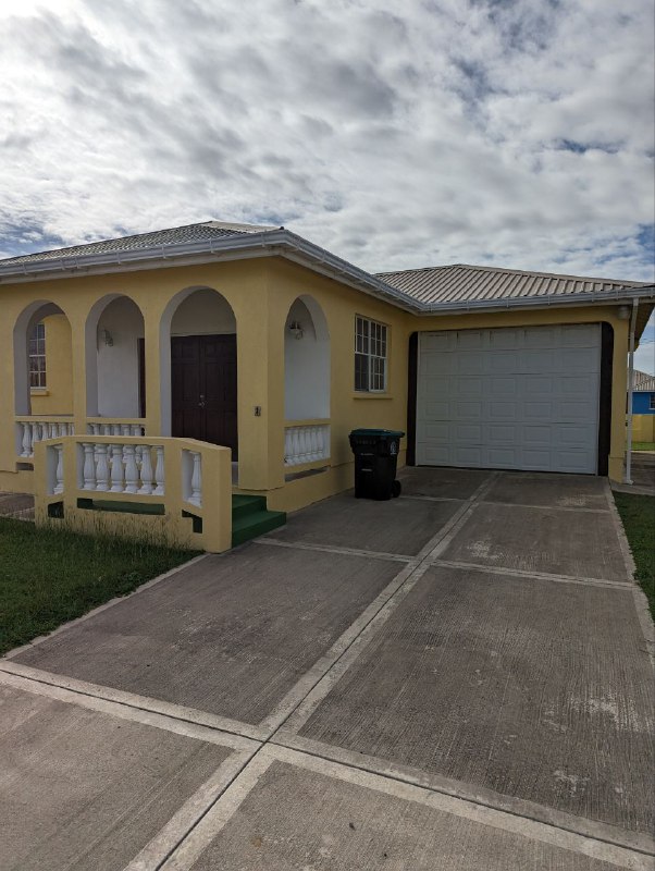 В общем добрался, дико устал, очень краткий пост, очень тепло, не так жарко из-за сильного ветра, так как остров посередине океана. Нужно отдохнуть и что-то ещё расскажу, а так деревня ухоженная, нужно сходить на пляж, пока так...В общем добрался, дико устал, очень краткий пост, очень тепло, не так жарко из-за сильного ветра, так как остров посередине океана. Нужно отдохнуть и что-то ещё расскажу, а так деревня ухоженная, нужно сходить на пляж, пока так...