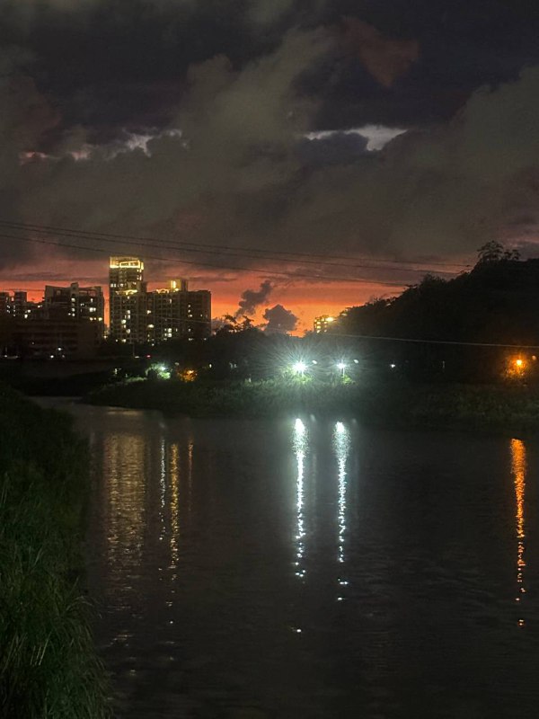 Всем привет, довольно давно не было включений!Расскзываю что случилось, работа в JB идет размеренно и потихоньку, прошло практически три месяца, прошел испыталку, не выгнали и на том спасибо. Так же как упоминал ранее, одновременно делал еще подработку, которая подходит к концу, до октября все должно быть готово, и после будет по проще со свободным временем, а то полседние 3 месяца были довольно плотные.А Сейчас происходит событие которое бывает раз в жизни, как мне кажется. Большая компания моих друзей из России собралась на совместный отдых в Таиланде, 10 дней, 10 человек, большая вилла с бассейном, что оказалось очень выгодно, когда делишь счет на всех. В данный момент они вероятно находятся на пересадку в Шанхае, а я сижу в лобби отеля в котором провел пару ночей и пишу этот текст, и жду пока мне подвезут мой байк и направлюсь постираться и после на виллу!А теперь к самому интересному, дальнейшие планы. Опьяненный приятным опытом учебы в языковой школе на Тайване, я решил исполнить свою давнюю 